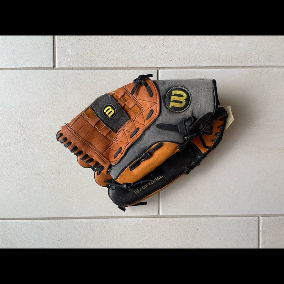Wilson Custom Fit Right Handed Softball Glove - Picture 1 of 3